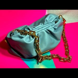 💎 Adorable little blur wrist bag 💅🏽 All year around wear 🥳